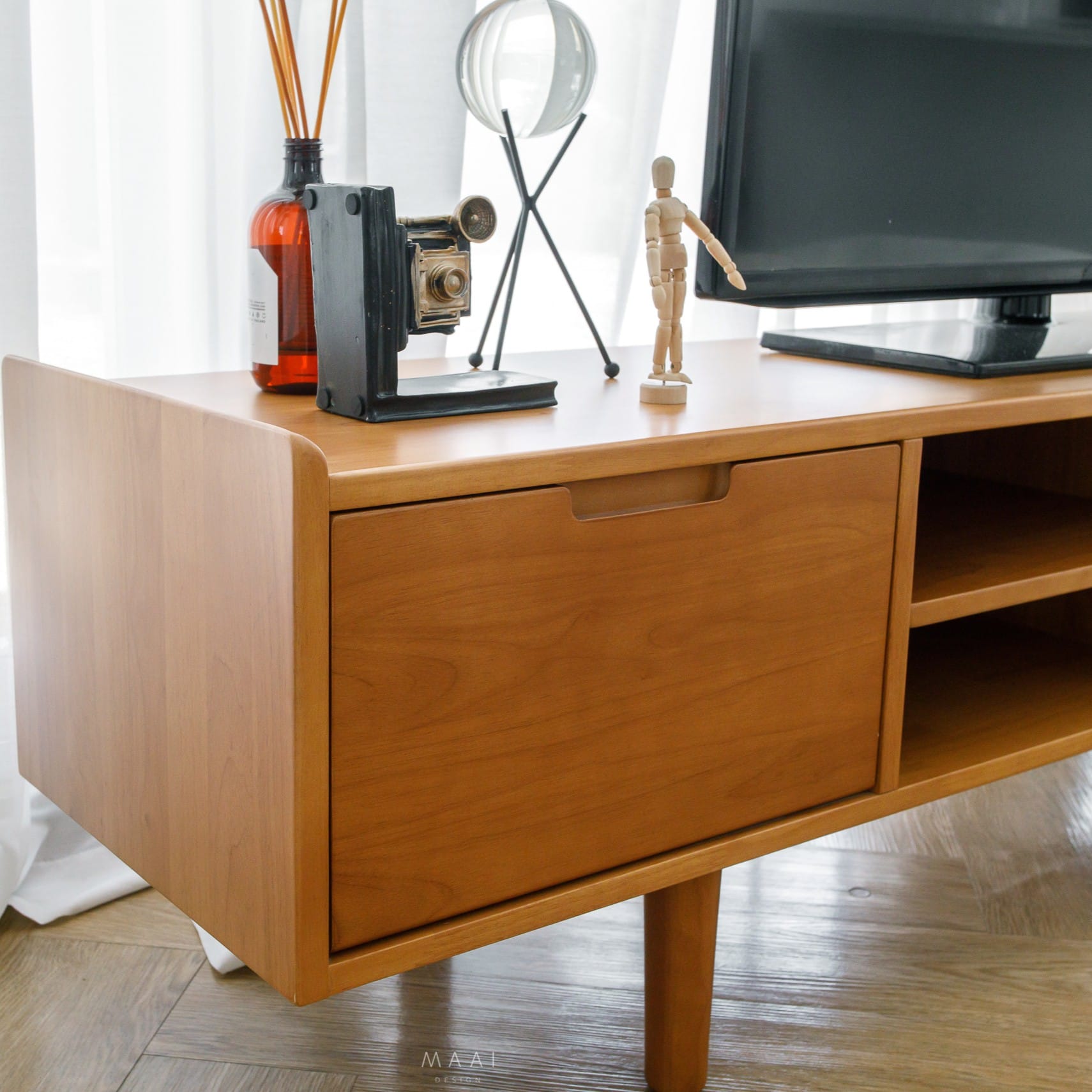 ชั้นวางทีวีไม้ยางพารา MAAI DESIGN รุ่น SAIDO L สีโอ๊ค_6